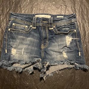 BKE short shorts size 28. Fringed and embroidered on back pockets.